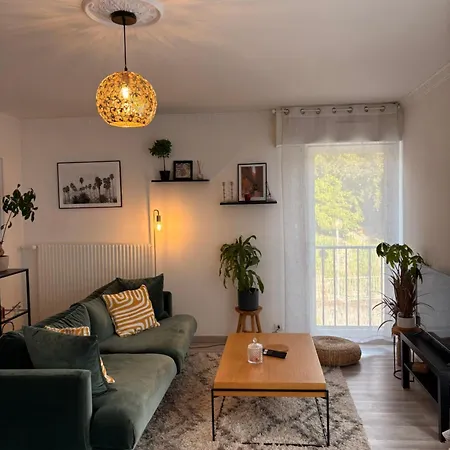 Centre Proche Chu 아파트