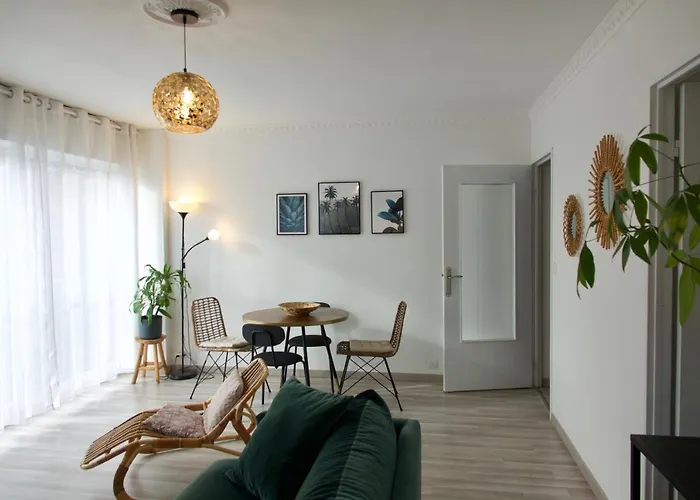 Centre Proche Chu Апартаменты *